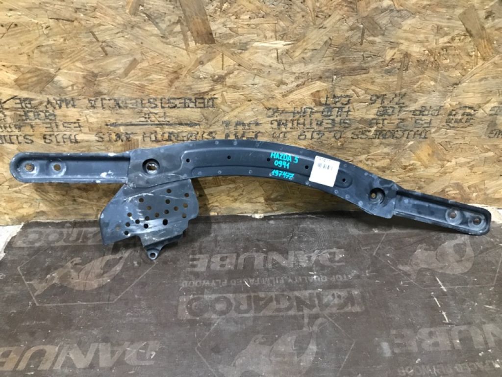 C235-56-E10F | Кронштейн кузова передн. MAZDA 5 CR 05-10