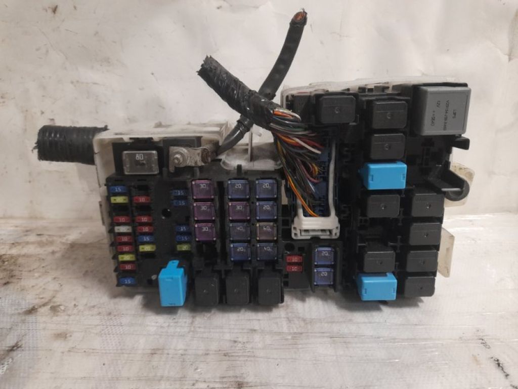 CD84-66-760A | Блок предохранителей моторный отсек MAZDA 5 CR 05-10