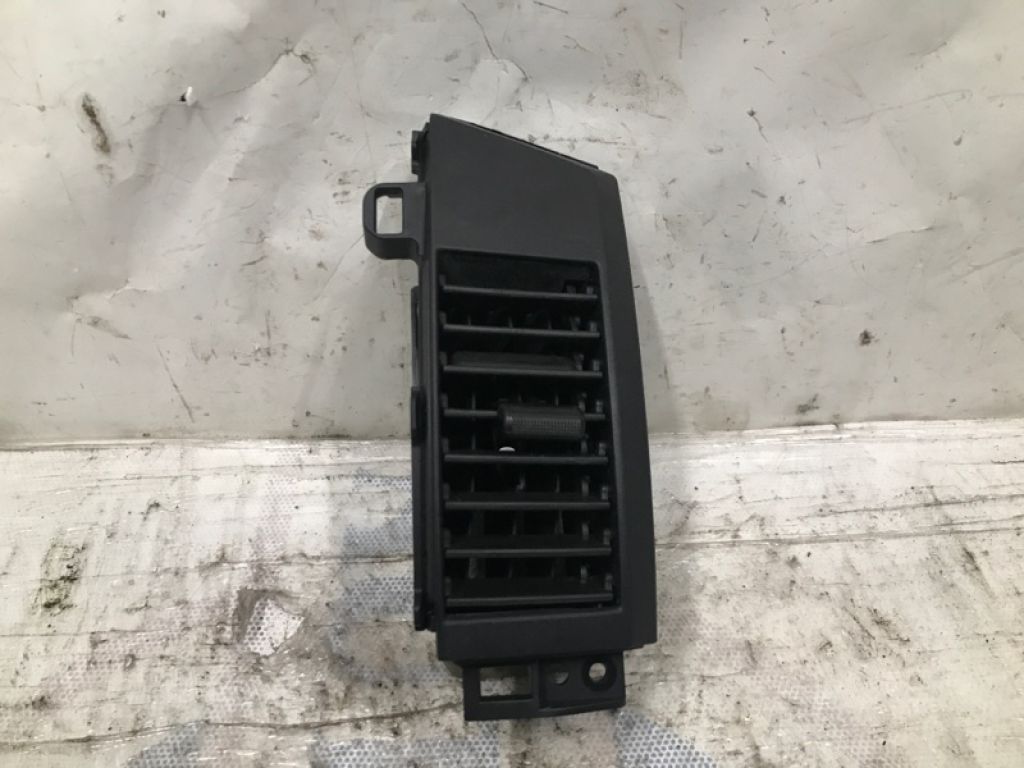 CC34-64-930A | Дефлектор воздушный лев. MAZDA 5 CR 05-10