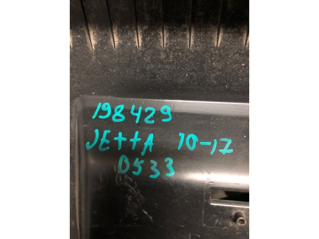 5C6 863 459 F 9B9 | Накладка панелі багажника внутрішня задн. VOLKSWAGEN JETTA USA 10-17 - Фото 3