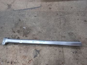 Накладка порогу зовнішня прав. SUBARU FORESTER SG 02-07