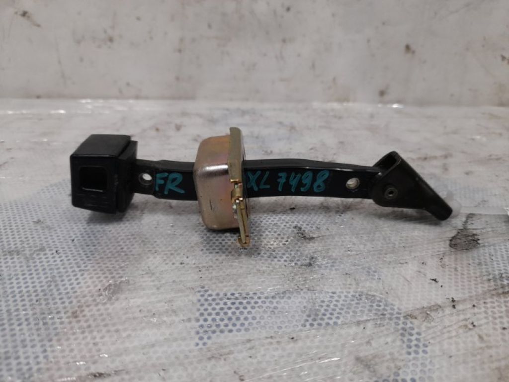 5702A040 | Обмежувач дверей передн. прав. MITSUBISHI OUTLANDER XL 05-13