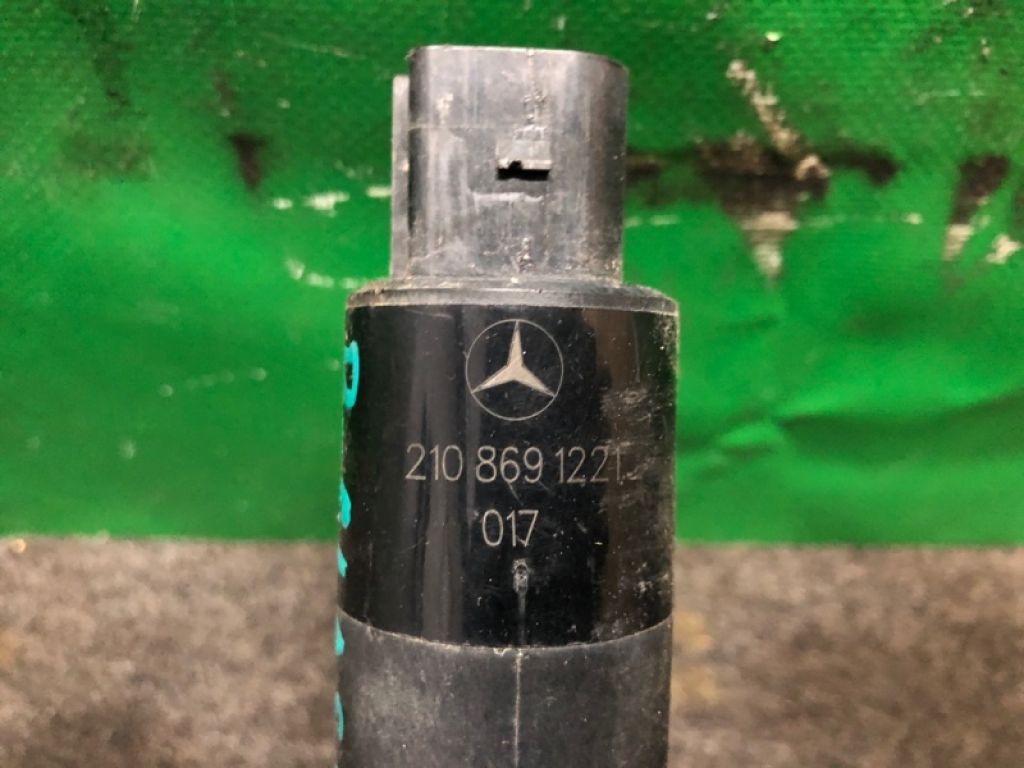 A 210 869 12 21 | Насос омывателя стекла MERCEDES R-CLASS W251 05-13 - Фото 2