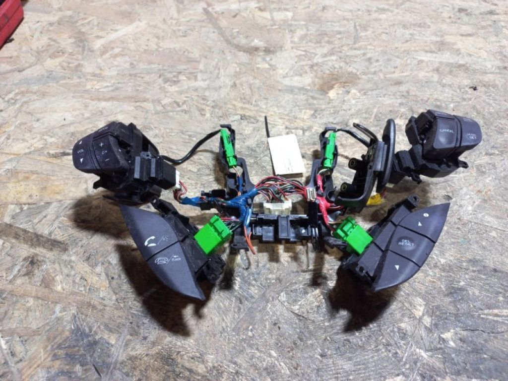 35880-STK-A01 | Кнопки на руль ACURA RDX 06-12