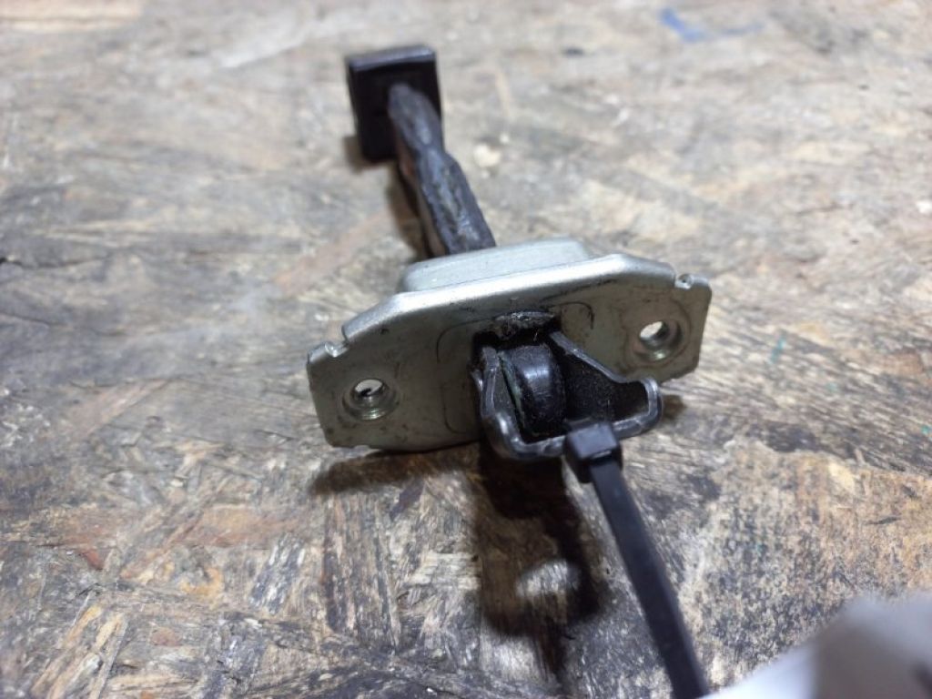 5702A079 | Ограничитель двери передн. лев. MITSUBISHI LANCER X 10 07-15 - Фото 2