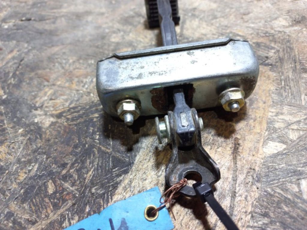 68640-60070 | Обмежувач дверей задн. лів. LEXUS GX470 02-09 - Фото 2