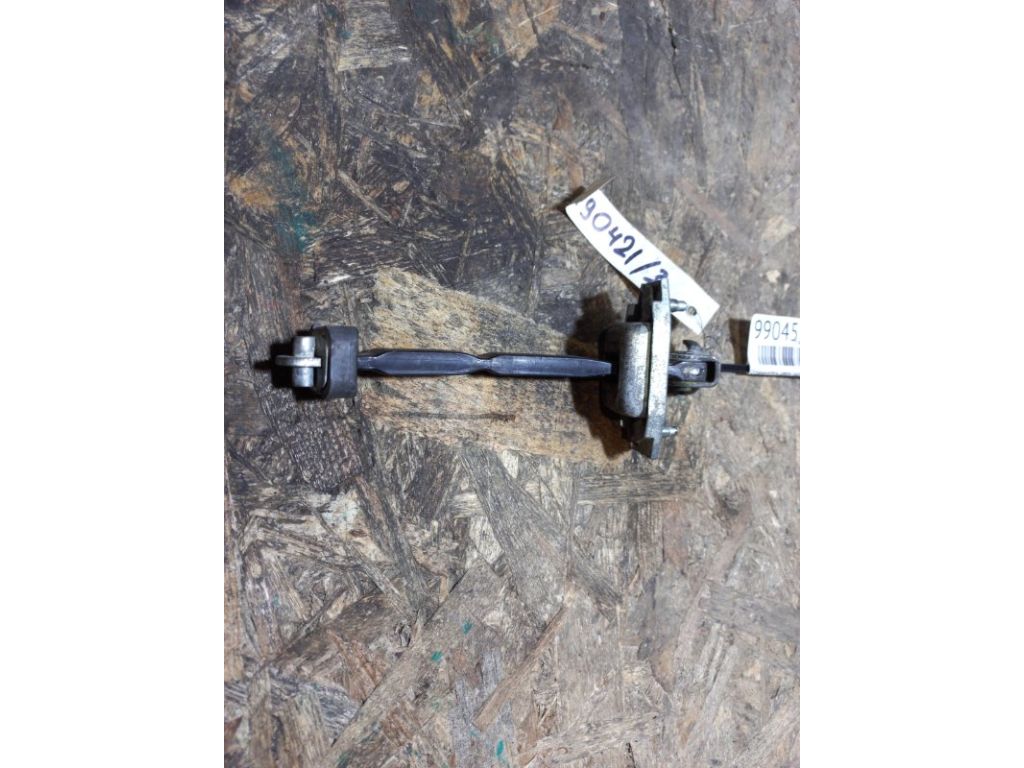 68630-06030 | Обмежувач дверей задн. прав. TOYOTA CAMRY 40 06-11