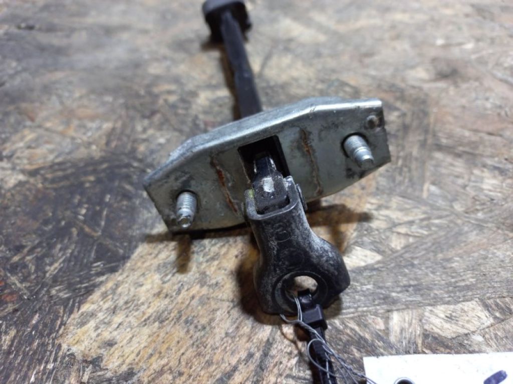 68630-06030 | Обмежувач дверей задн. прав. TOYOTA CAMRY 40 06-11 - Фото 2