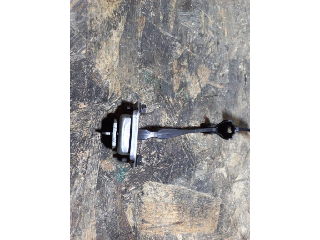 82430-3RA0A | Ограничитель двери задн. лев. NISSAN SENTRA B17 12-21