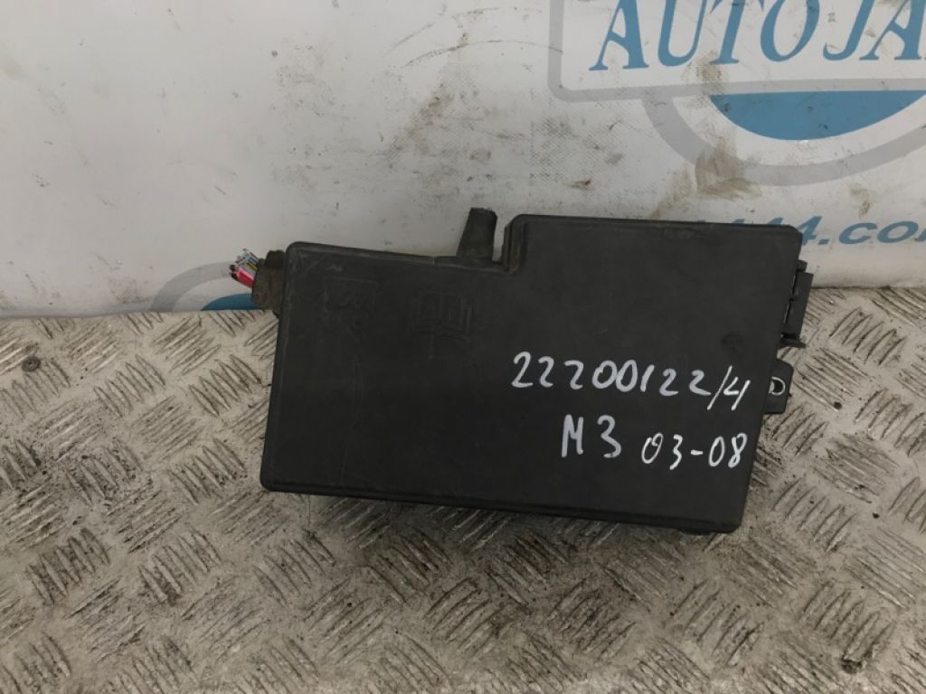 Блок запобіжників моторний відсік MAZDA 3 BK 03-08