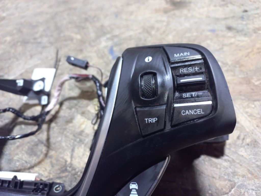 35880-TZ3-A01 | Кнопки на руль ACURA TLX 14-17 - Фото 2