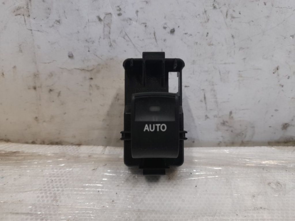 84810-33120 | Кнопка стеклоподъемника задн. лев. TOYOTA PRIUS - 30 09-17