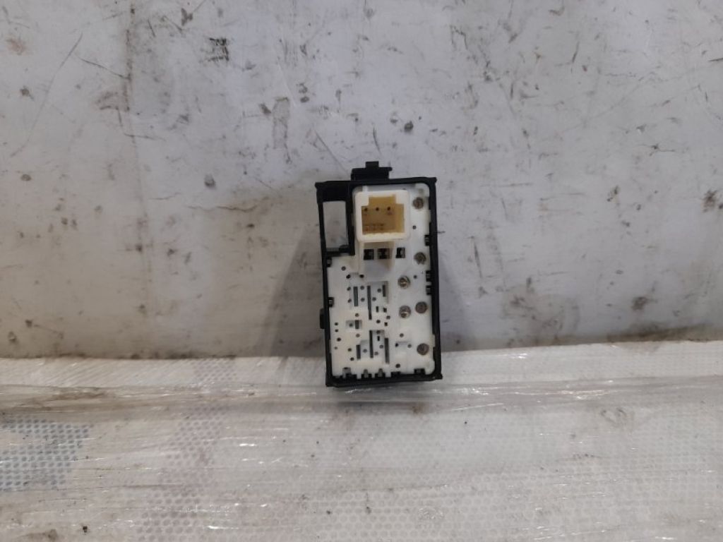 84810-33120 | Кнопка стеклоподъемника задн. лев. TOYOTA PRIUS - 30 09-17 - Фото 4