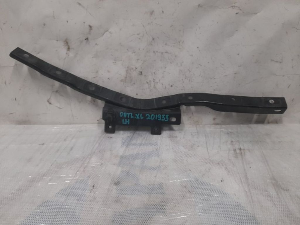 6400A471 | Кронштейн крепления фары передн. лев. MITSUBISHI OUTLANDER XL 05-13