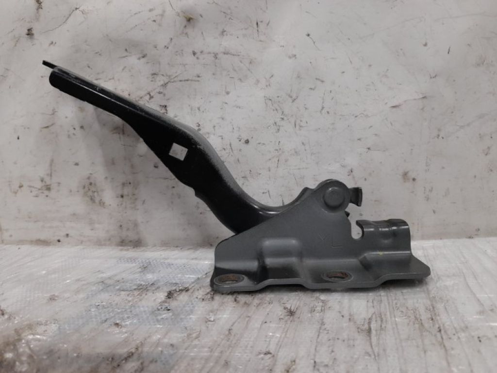 KD53-52-420A | Петля капоту лів. MAZDA CX-5 (KE) 11-17