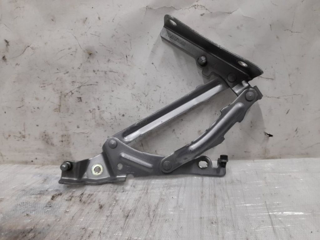BBM4-52-720A | Петля крышки багажника лев. MAZDA 3 BL 09-13