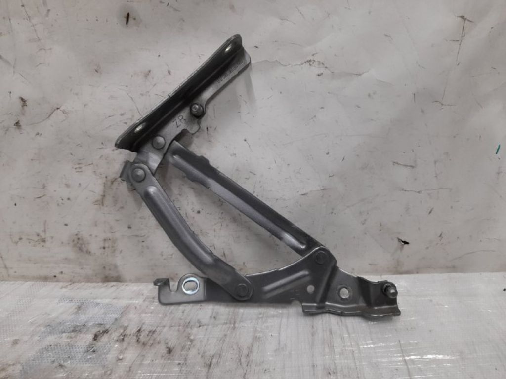 BBM4-52-710B | Петля крышки багажника прав. MAZDA 3 BL 09-13