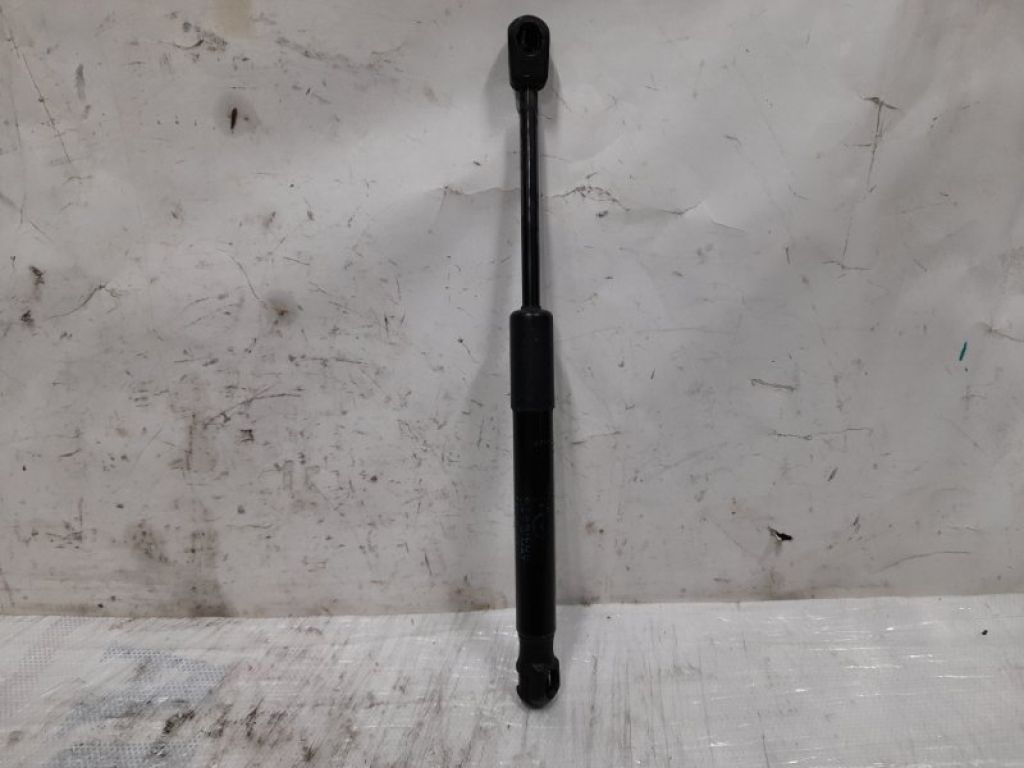 BBM4-56-930A | Амортизатор крышки багажника лев. MAZDA 3 BL 09-13