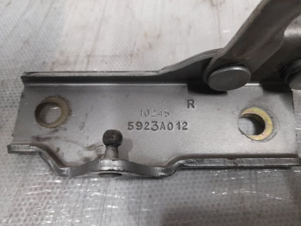 5923A012 | Петля кришки багажника прав. MITSUBISHI GALANT 03-12 - Фото 4