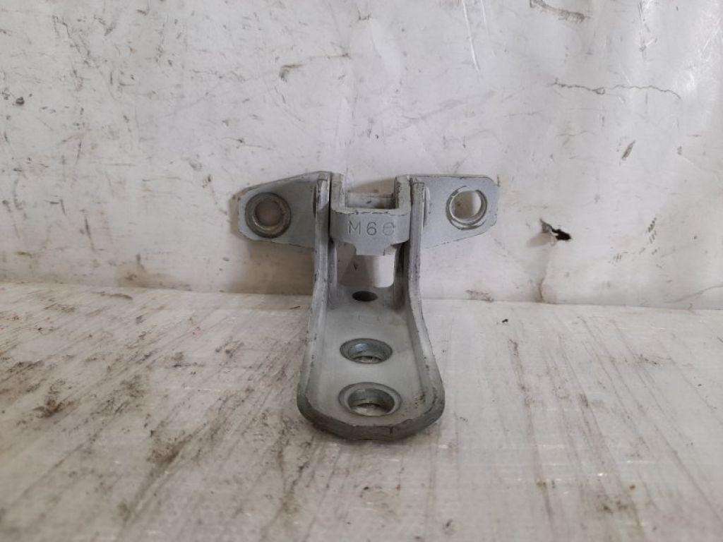5702A063 | Петля двери верхняя передн. лев. MITSUBISHI ASX / OUTLANDER SPORT 10-21 - Фото 2