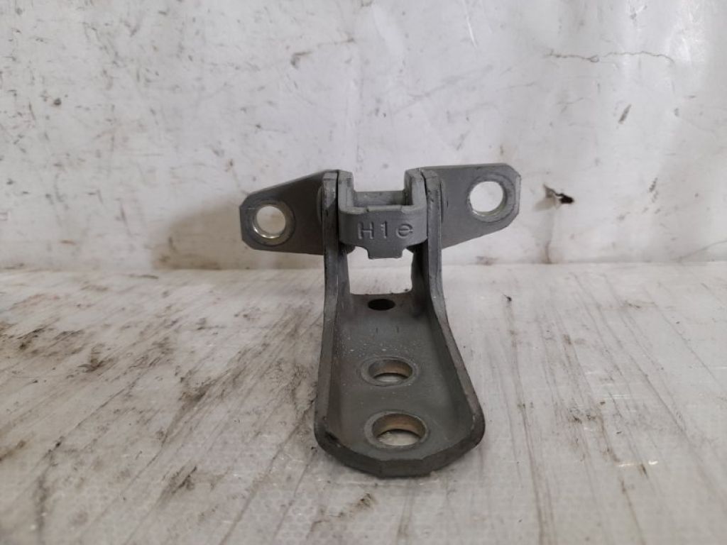 5702A063 | Петля двери верхняя передн. лев. MITSUBISHI ASX / OUTLANDER SPORT 10-21 - Фото 2