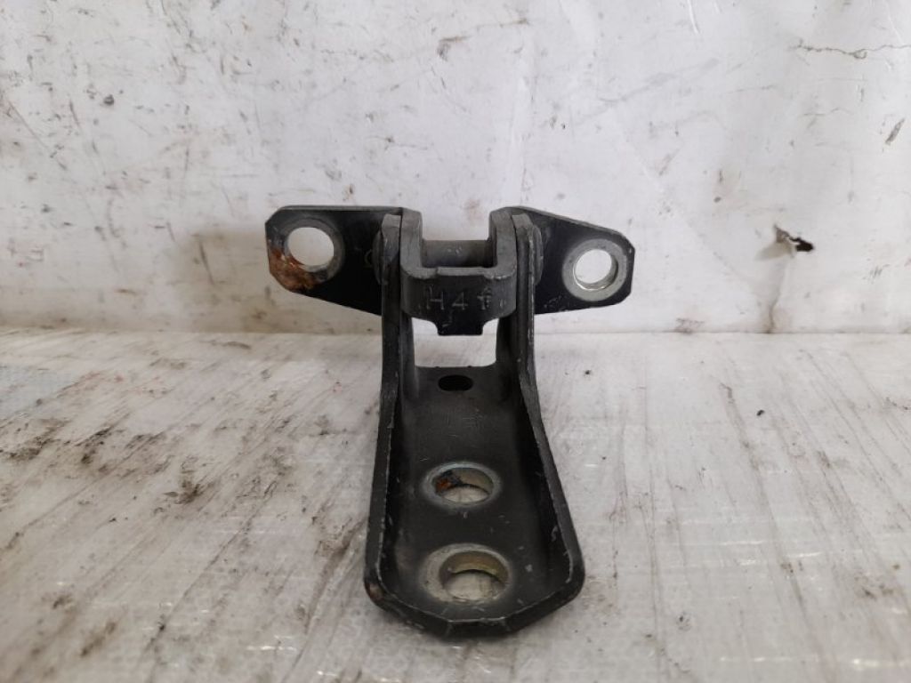 5702A064 | Петля двері верхня передн. прав. MITSUBISHI ASX / OUTLANDER SPORT 10-21 - Фото 2