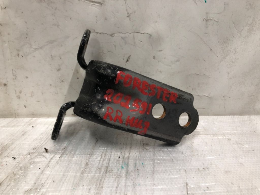 60479FG020 | Петля двері нижня задн. прав. SUBARU FORESTER 12-19