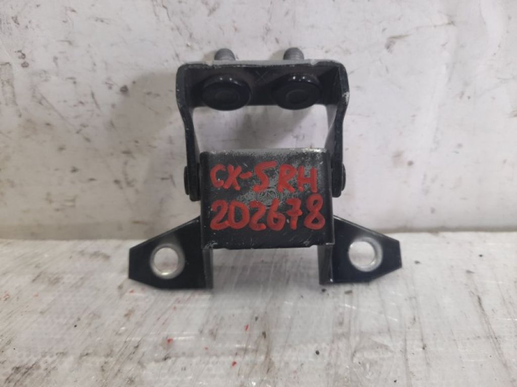 C513-62-210B | Петля крышки багажника прав. MAZDA CX-5 (KE) 11-17