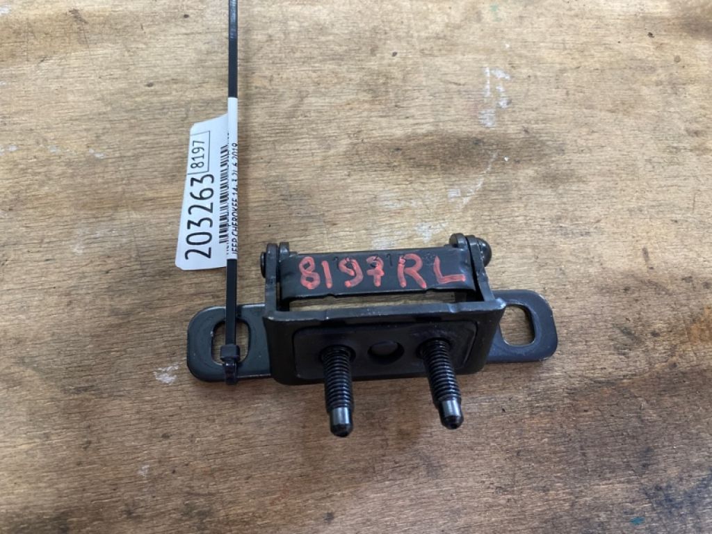 68293567AB | Петля кришки багажника задн. лів. JEEP CHEROKEE 14-