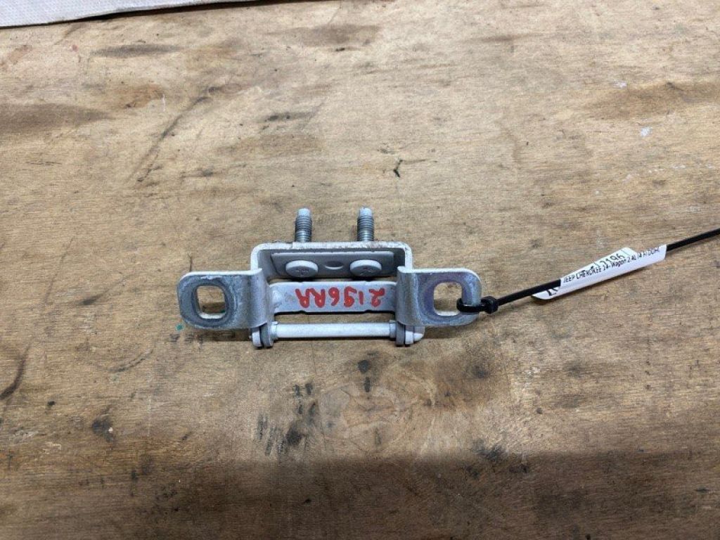 68299175AA | Петля крышки багажника задн. прав. JEEP CHEROKEE 14- - Фото 2