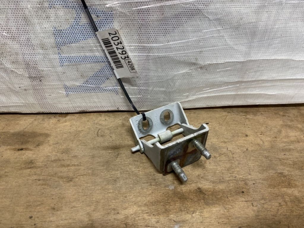 CP9Z-5842900-A | Петля крышки багажника задн. прав. FORD FOCUS 10-18