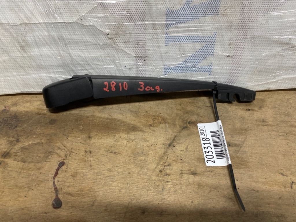8253A232 | Поводок стеклоочистителя задний MITSUBISHI OUTLANDER GF 12-