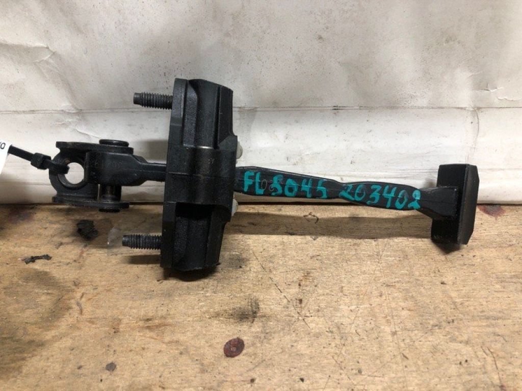 68247275AA | Обмежувач дверей передн. лів. JEEP RENEGADE (BU) 14-