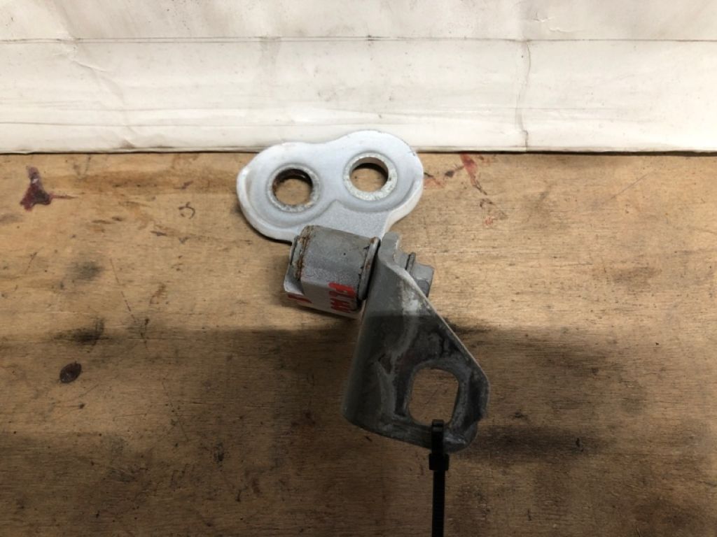 CP9Z-5422811-A | Петля двері нижня передн. лів. FORD FOCUS 10-18 - Фото 2