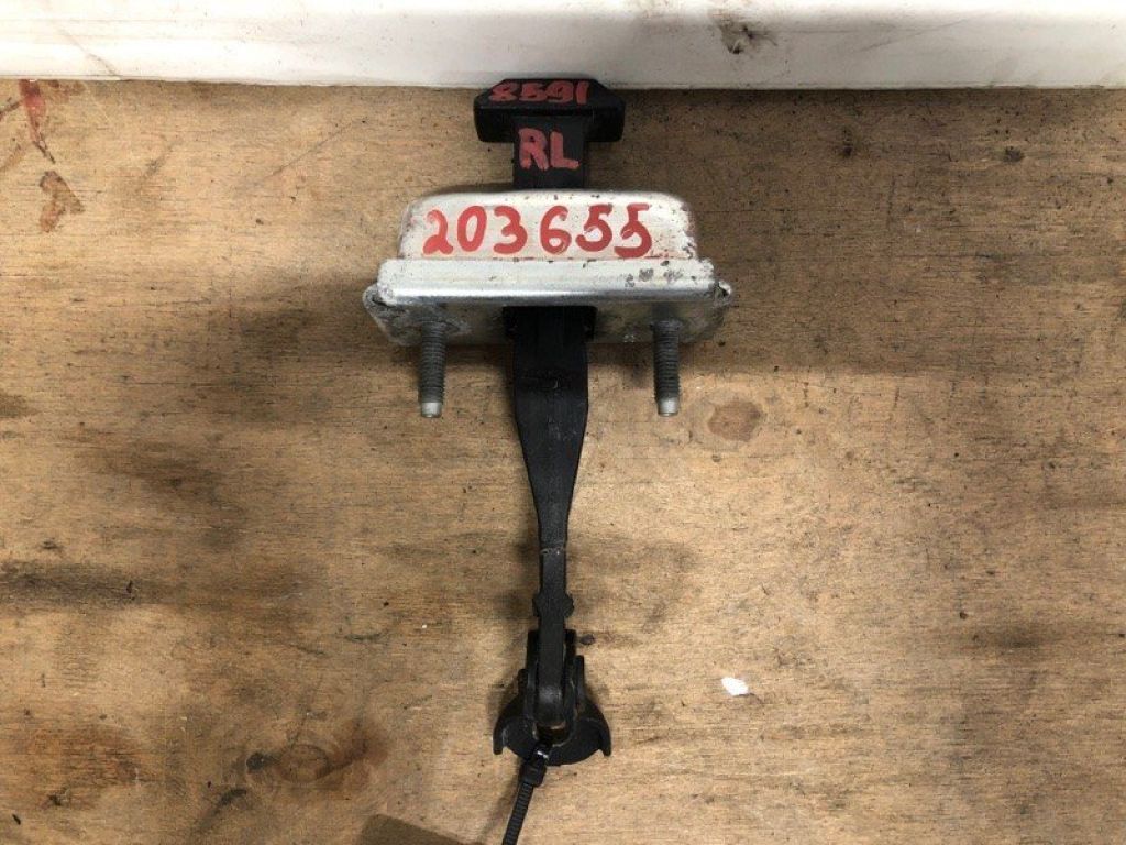 CP9Z-5827204-A | Ограничитель двери задн. лев. FORD FOCUS 10-18