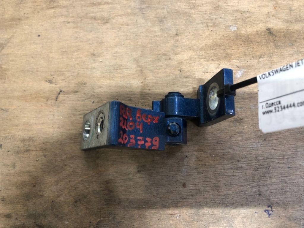 8K0 831 402 G | Петля двери верхняя задн. прав. VOLKSWAGEN JETTA USA 10-17