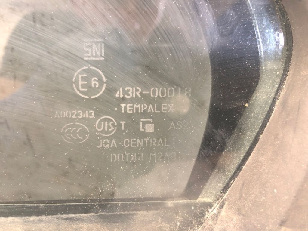 84556-57L00 | Стекло двери глухое задн. лев. SUZUKI KIZASHI 09-14 - Фото 3