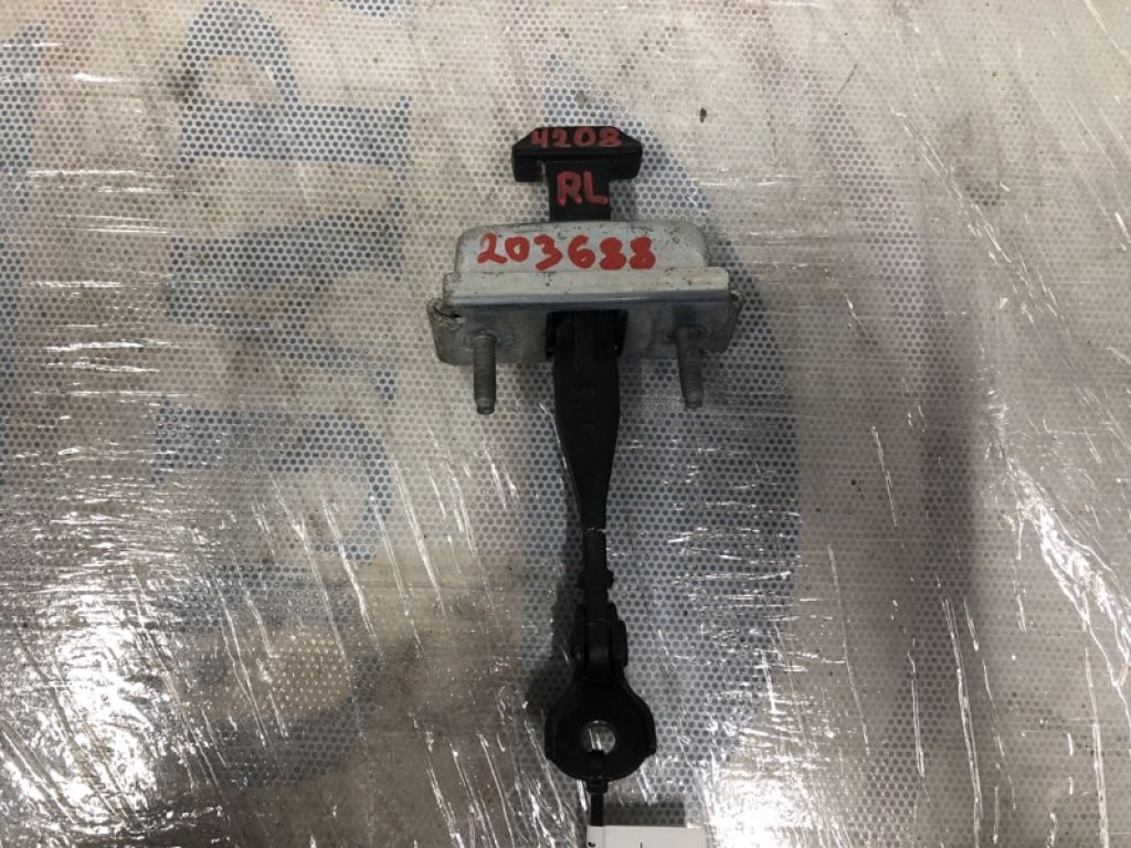 CP9Z-5827204-A | Ограничитель двери задн. лев. FORD FOCUS 10-18