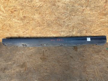 Накладка порогу зовнішня лів. FORD FOCUS 10-18