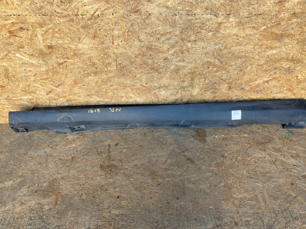 CP9Z-581017-7B | Накладка порога наружная лев. FORD FOCUS 10-18