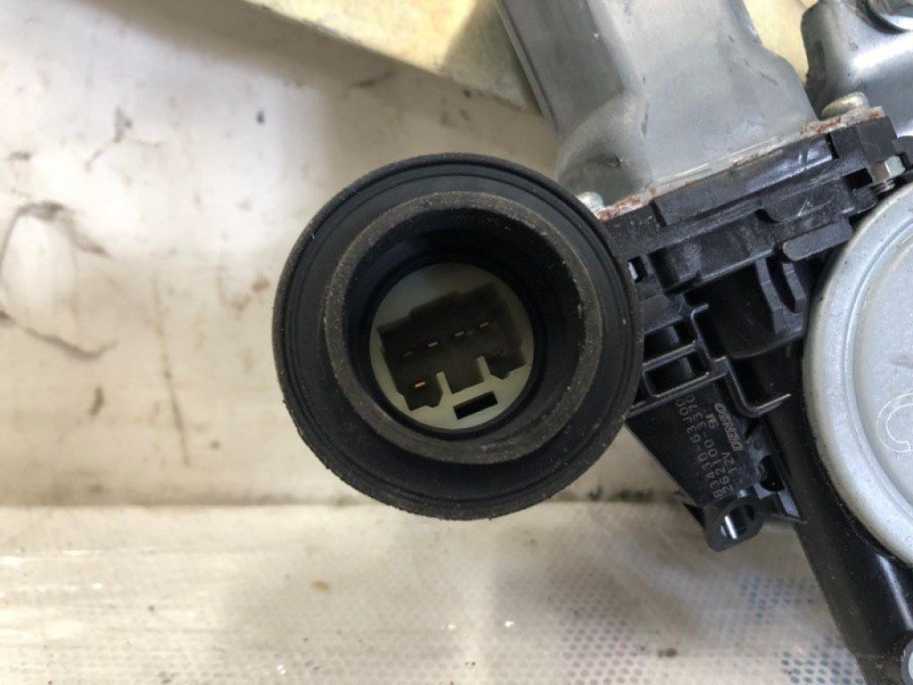 83502-81J11 | Стеклоподъемник задн. лев. SUZUKI KIZASHI 09-14 - Фото 2