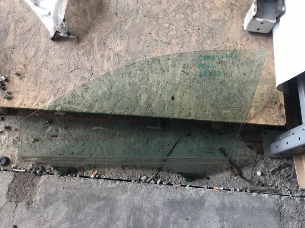 68102-33130 | Скло дверей передн. лів. TOYOTA CAMRY 40 06-11
