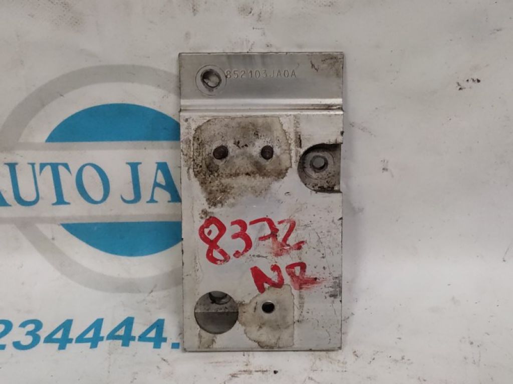 85210-3JA0A | Кронштейн усилителя заднего бампера прав. NISSAN PATHFINDER R52 12-21