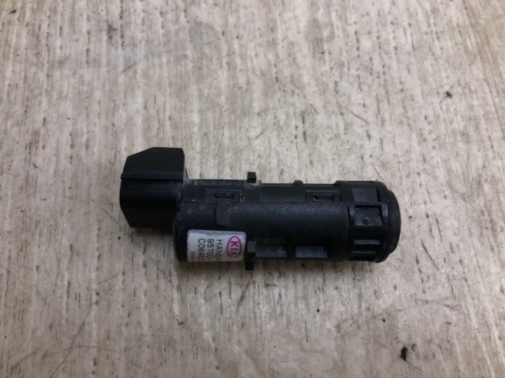 95700-1U100 | Датчик парктроника KIA SORENTO XM 09-14