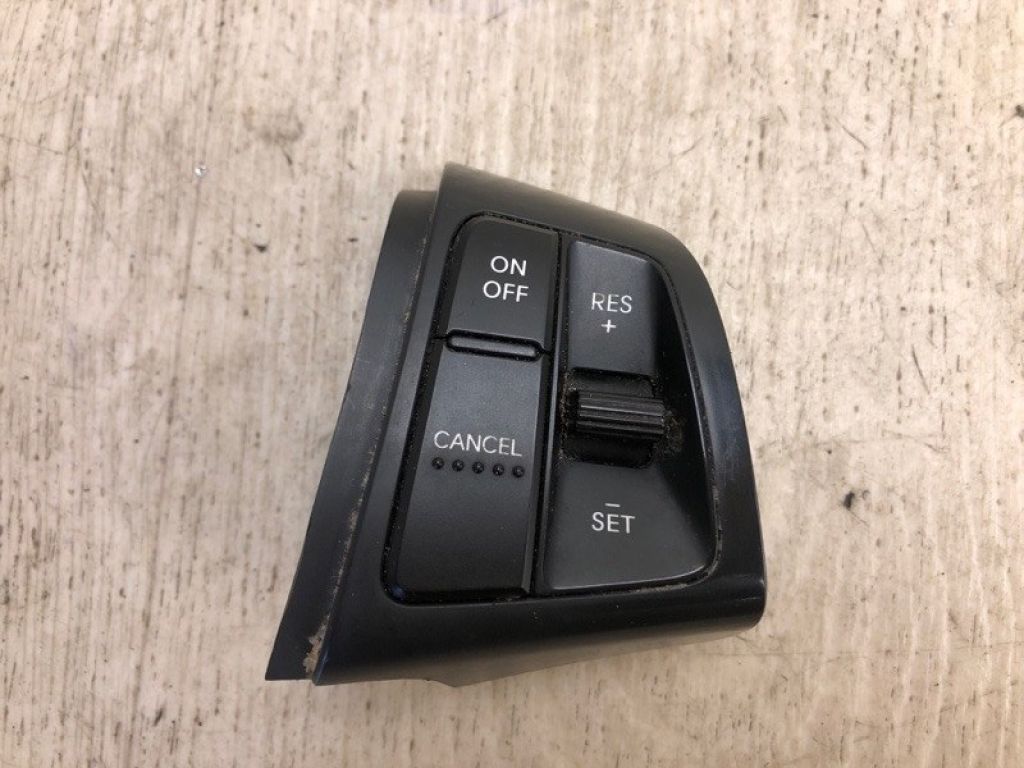 96710-1U000VA | Кнопки на руль прав. KIA SORENTO XM 09-14