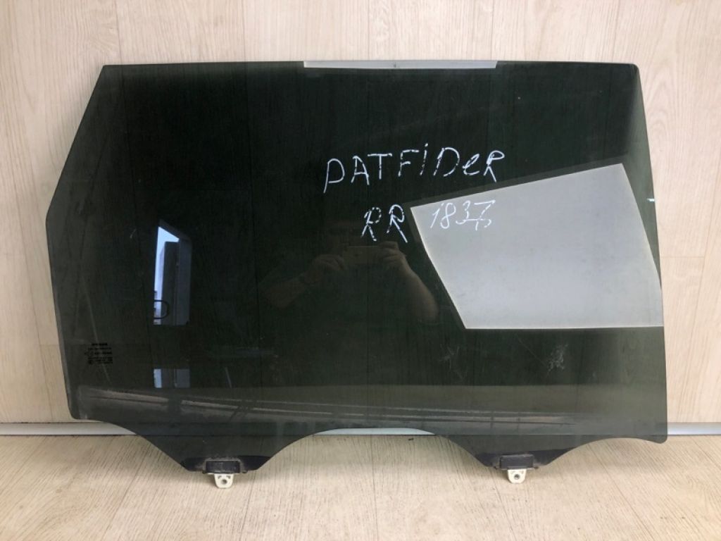 82300-3KA1A | Стекло двери задн. прав. NISSAN PATHFINDER R52 12-21