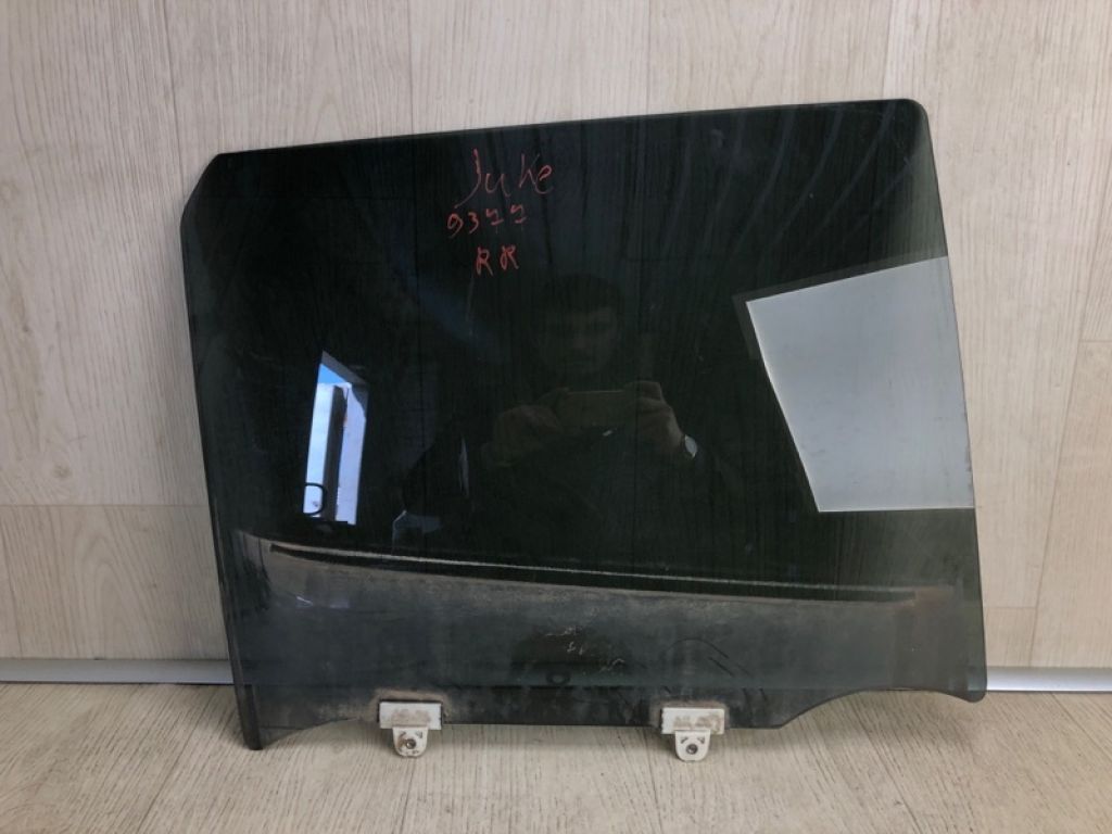 82300-1KA1A | Скло дверей задн. прав. NISSAN JUKE 10-19