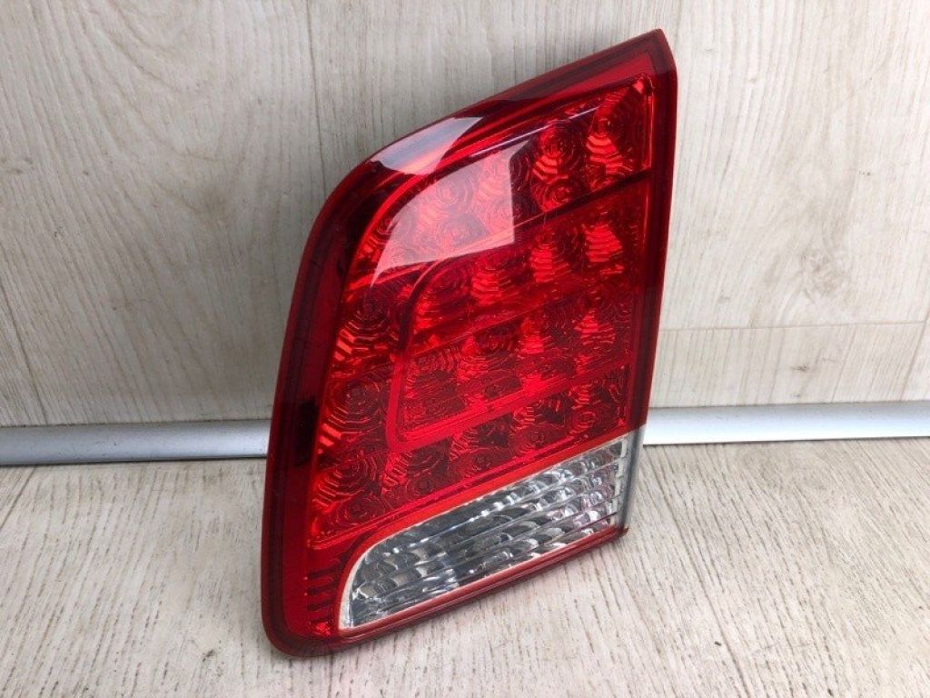 92406-1U100 | Фонарь внутренний прав. KIA SORENTO XM 09-14