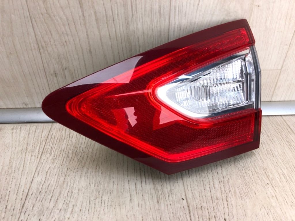 DS7Z-1340-4A | Ліхтар внутрішній прав. FORD FUSION 14-