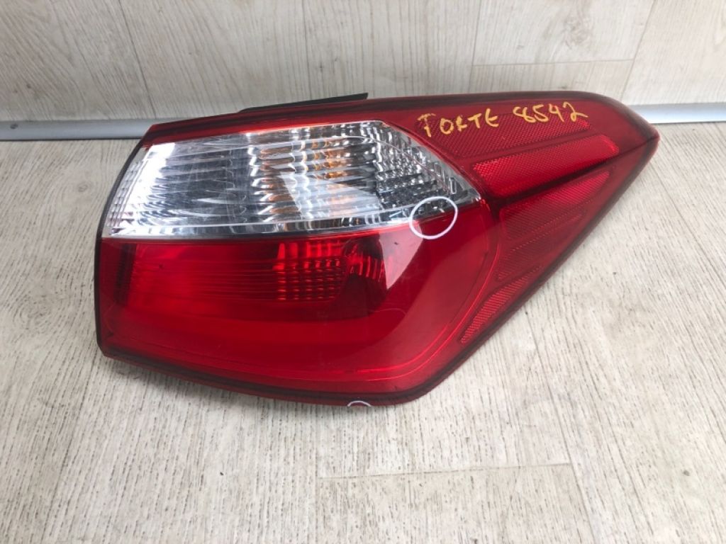 92402-A7000 | Ліхтар зовнішній прав. KIA FORTE YD 12-